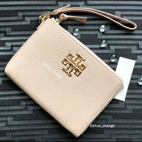 Tory Burch Handbags - ✨NEW TORY BURCH✨OAK LARGE ZIP WRISTLET POUCH